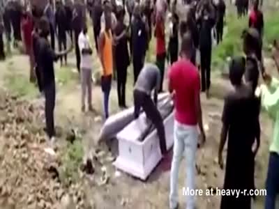 Thugs Steal Dead Corpse in Africa