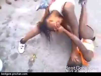 Intense ghetto girl fight